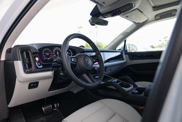 2025 Porsche Cayenne E-Hybrid Turbo