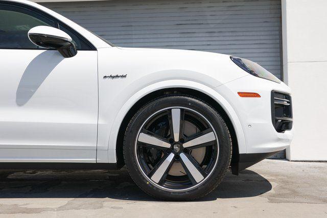 2025 Porsche Cayenne E-Hybrid Turbo