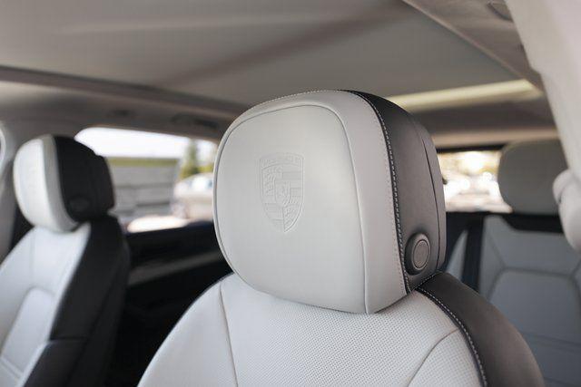 2025 Porsche Cayenne E-Hybrid Turbo