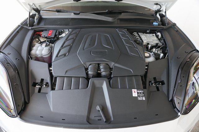 2025 Porsche Cayenne E-Hybrid Turbo