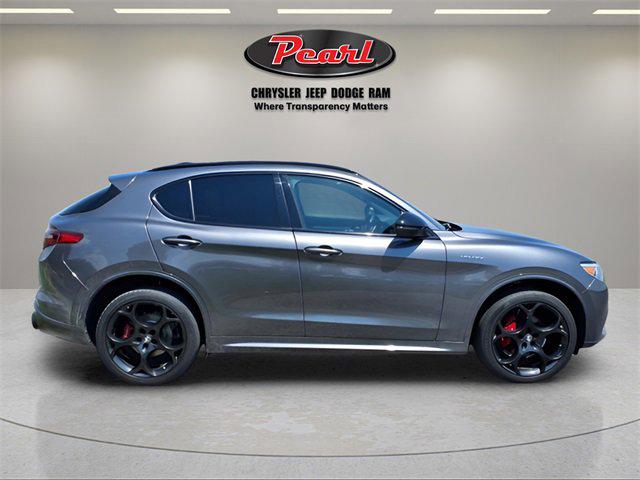 2022 Alfa Romeo Stelvio Veloce Ti AWD 2022 Alfa Romeo Stelvio Veloce Ti AWD