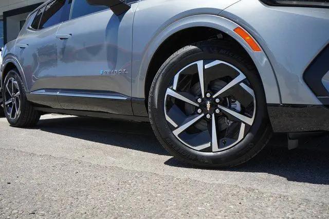 2025 Chevrolet Equinox LT 2