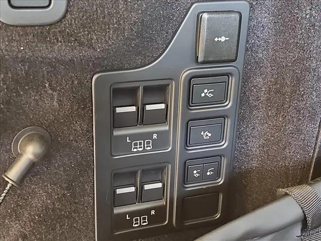2025 Land Rover Discovery P360 Dynamic SE