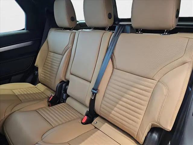 2025 Land Rover Discovery P360 Dynamic SE
