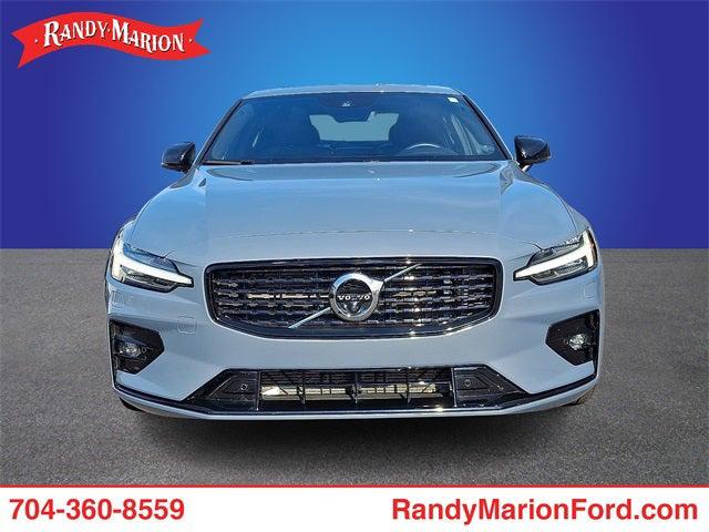 2022 Volvo S60 B5 R-Design