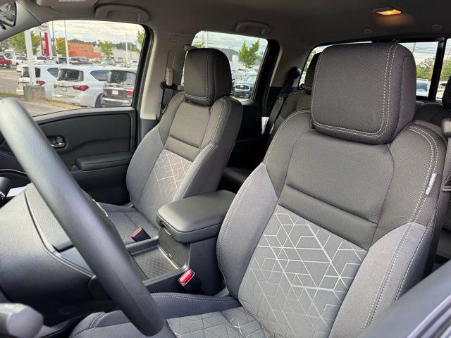 2025 Nissan Frontier Crew Cab SV 4x2
