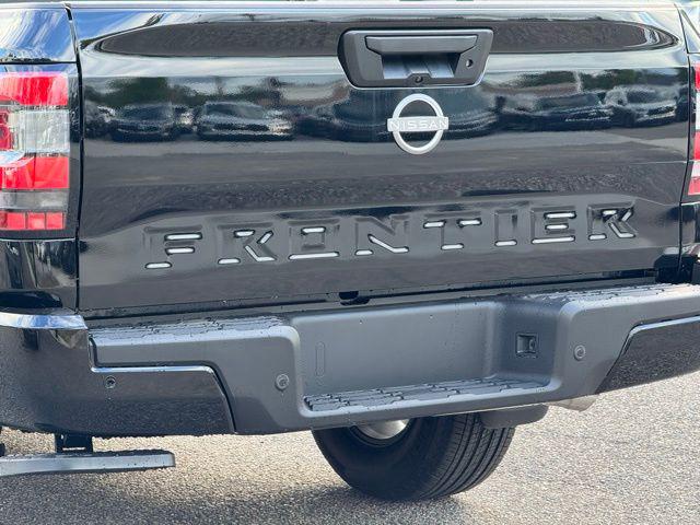 2025 Nissan Frontier Crew Cab SV 4x2