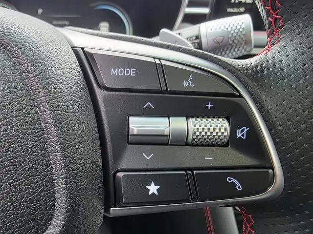 2025 Genesis G70 3.3T RWD Sport Advanced