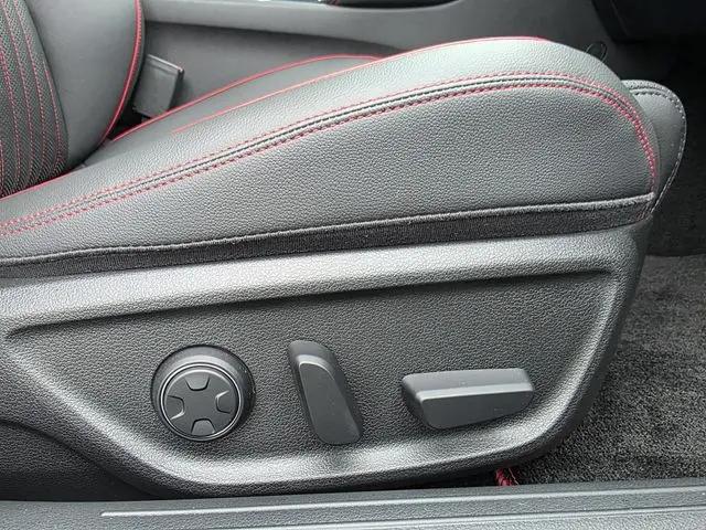 2025 Genesis G70 3.3T RWD Sport Advanced