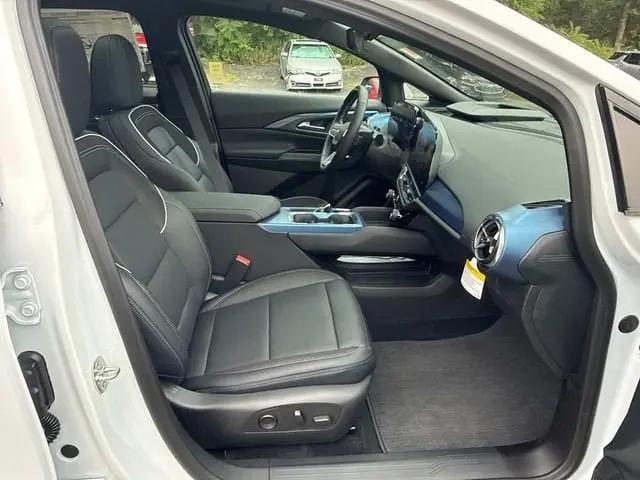 2025 Chevrolet Equinox LT 2