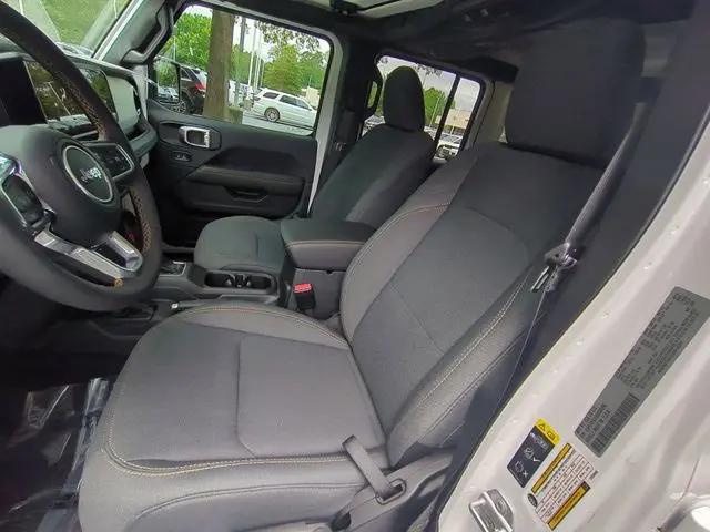 2025 Jeep Wrangler 4-Door Sahara 4x4