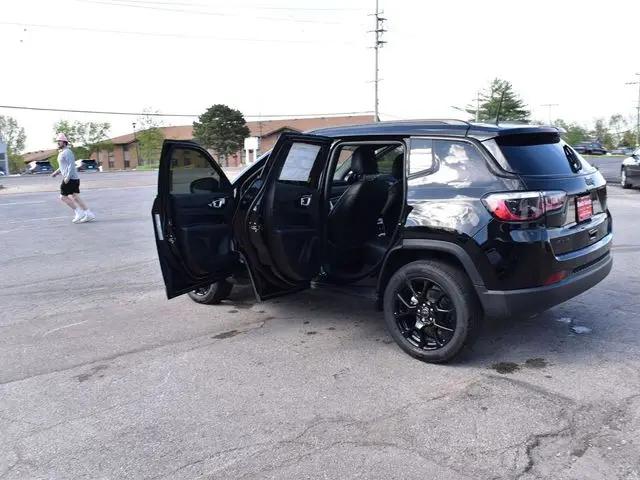 2026 Jeep Compass Latitude Altitude