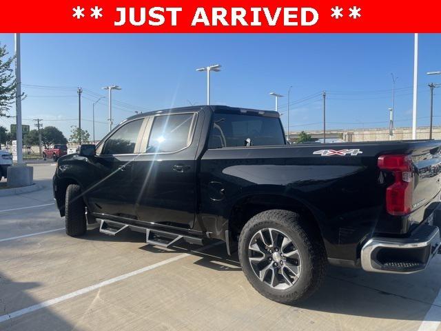2022 Chevrolet Silverado 1500 4WD Crew Cab Standard Bed LT