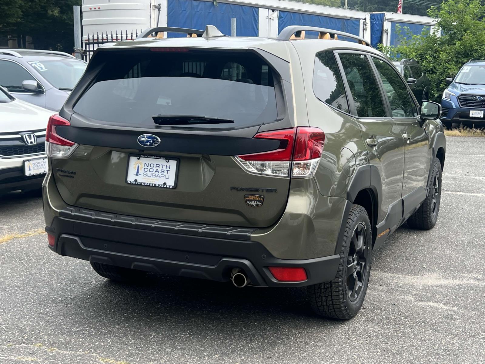 View vehicle photo 3