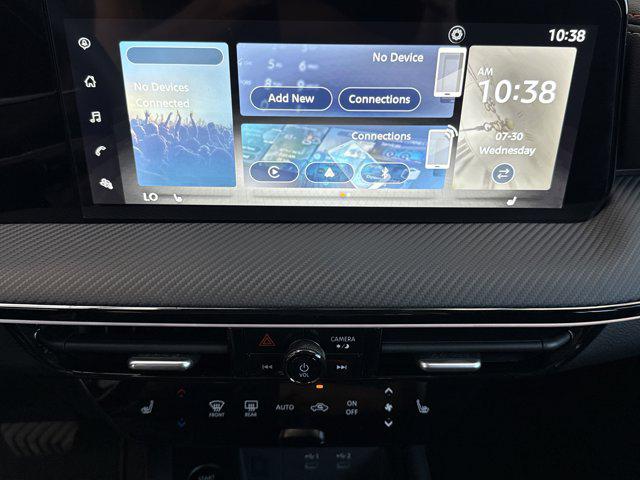 2025 Nissan Kicks SR FWD