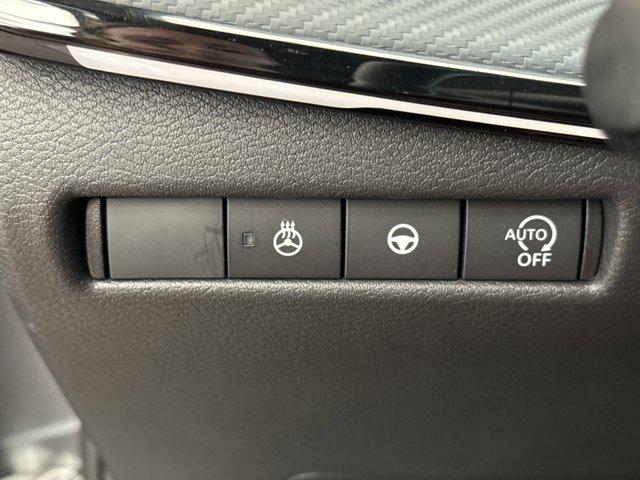 2025 Nissan Kicks SR FWD
