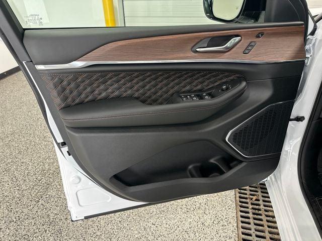 2025 Jeep Grand Cherokee GRAND CHEROKEE L SUMMIT 4X4