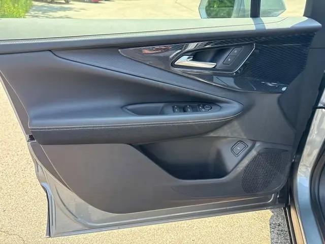 2025 Chevrolet V Blazer eAWD LT