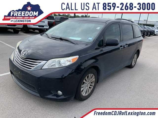 2016 Toyota Sienna XLE 8 Passenger