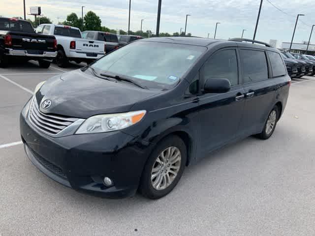 2016 Toyota Sienna XLE 8 Passenger