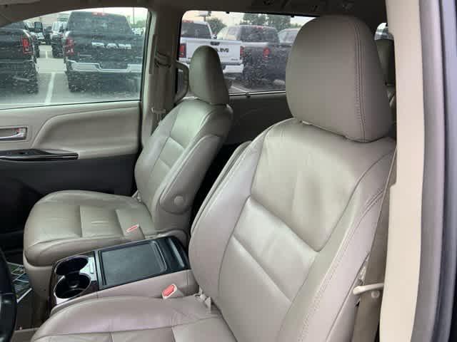 2016 Toyota Sienna XLE 8 Passenger