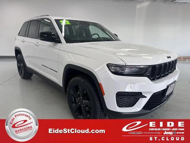 2022 Jeep Grand Cherokee Altitude 4x4