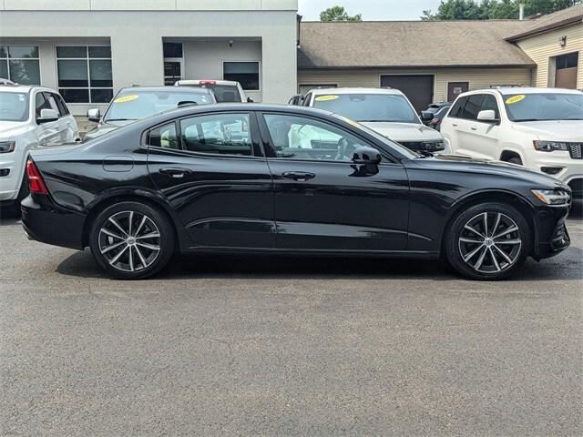 2021 Volvo S60 T5 Momentum