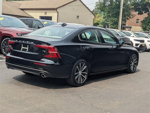 2021 Volvo S60 T5 Momentum