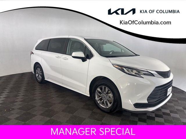 2022 Toyota Sienna LE