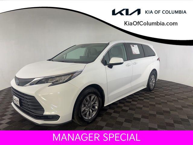 2022 Toyota Sienna LE