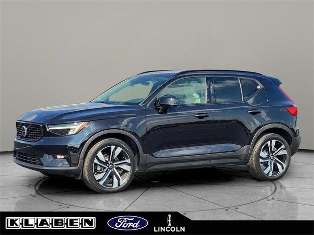 2023 Volvo XC40 B5 Ultimate Dark Theme