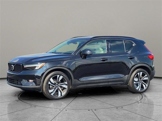2023 Volvo XC40 B5 Ultimate Dark Theme