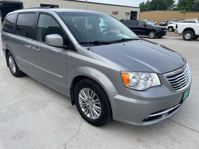 2016 Chrysler Town and Country Touring-L 2016 Chrysler Town and Country Touring-L