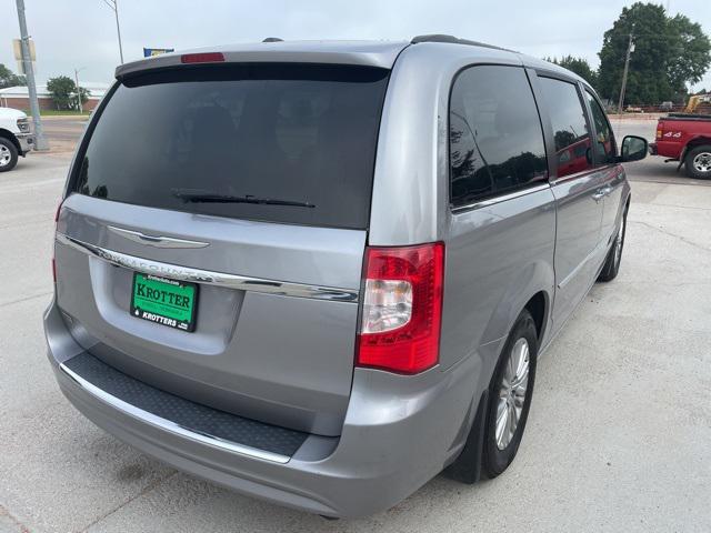 2016 Chrysler Town and Country Touring-L 2016 Chrysler Town and Country Touring-L