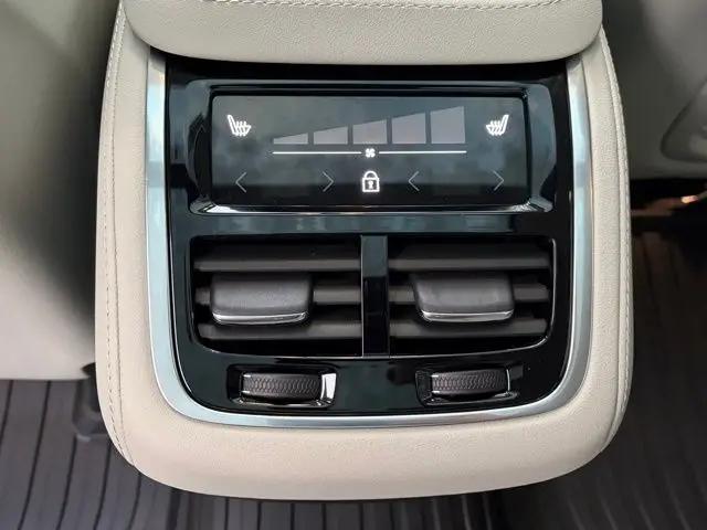 2026 Volvo XC90 Ultra, B6 AWD Gas (mild hybrid), Gasoline, Bright, 7 Seats