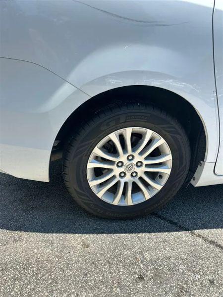 2013 Toyota Sienna XLE V6 8 Passenger