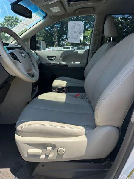 2013 Toyota Sienna XLE V6 8 Passenger