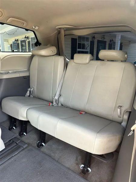 2013 Toyota Sienna XLE V6 8 Passenger
