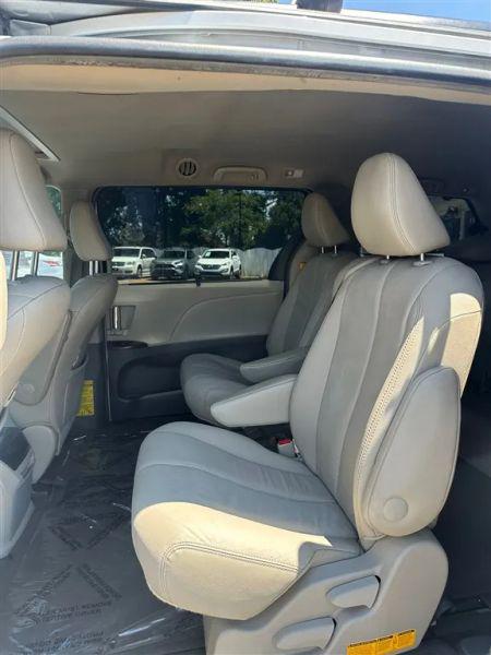 2013 Toyota Sienna XLE V6 8 Passenger