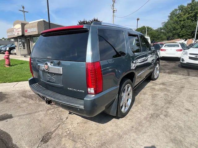 2008 Cadillac Escalade Standard