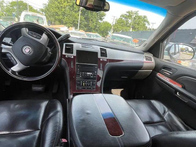 2008 Cadillac Escalade Standard