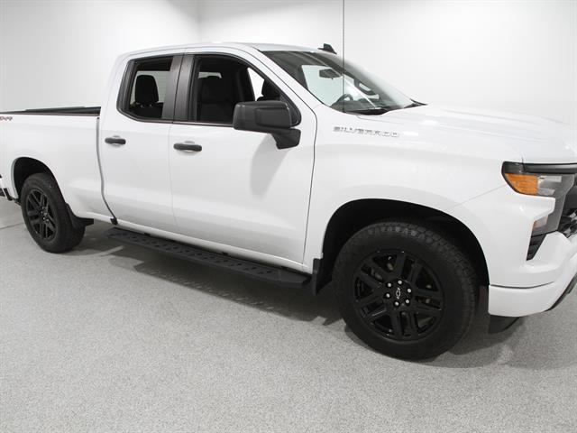2023 Chevrolet Silverado 1500 4WD Double Cab Standard Bed Custom