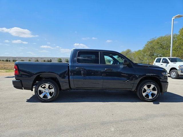 2026 RAM Ram 1500 RAM 1500 EXPRESS CREW CAB 4X4 57 BOX