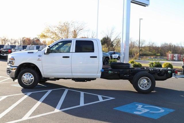2026 RAM Ram 3500 Chassis Cab RAM 3500 TRADESMAN CREW CAB CHASSIS 4X4 60 CA 2026 RAM Ram 3500 Chassis Cab RAM 3500 TRADESMAN CREW CAB CHASSIS 4X4 60 CA