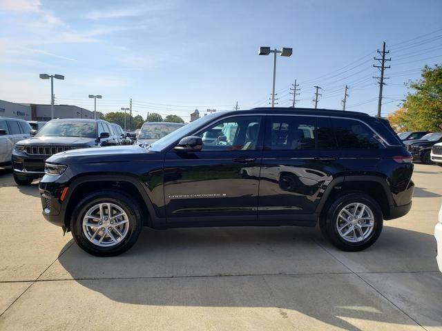 2025 Jeep Grand Cherokee GRAND CHEROKEE LAREDO X 4X4
