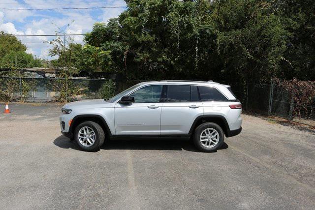 2025 Jeep Grand Cherokee GRAND CHEROKEE LAREDO X 4X2