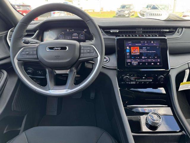 2025 Jeep Grand Cherokee GRAND CHEROKEE LAREDO X 4X4