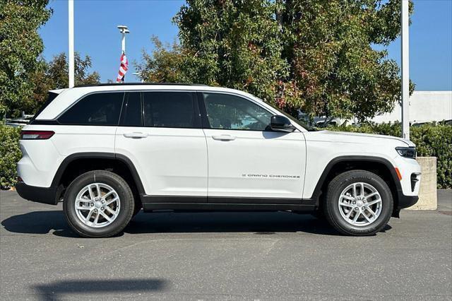 2025 Jeep Grand Cherokee GRAND CHEROKEE LAREDO X 4X2