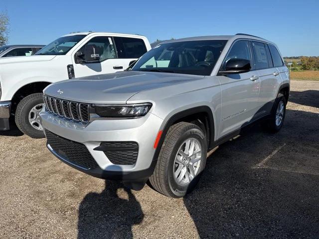 2025 Jeep Grand Cherokee GRAND CHEROKEE LAREDO X 4X4 2025 Jeep Grand Cherokee GRAND CHEROKEE LAREDO X 4X4