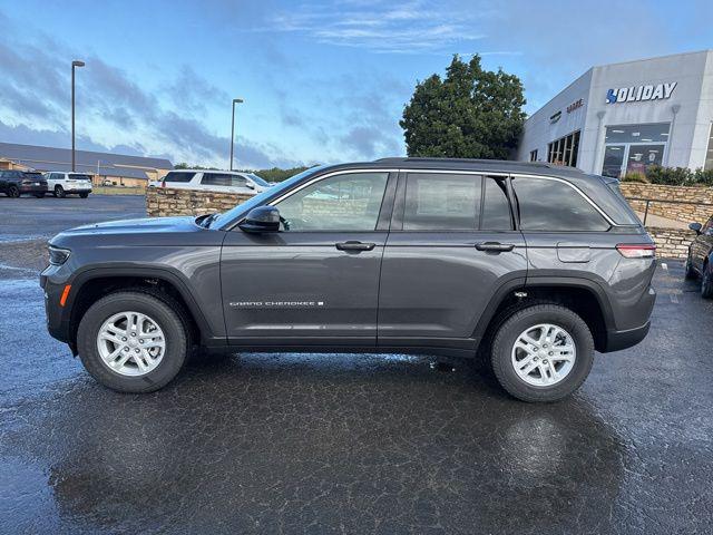 2025 Jeep Grand Cherokee Laredo 4x2